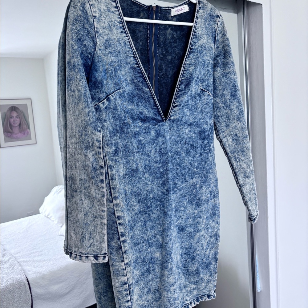 Vibrant Blue Denim Bodycon Dress with Plunge Neckline and Long Sleeves